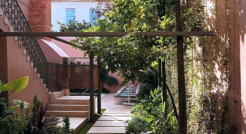 Domus Blanc Boutique Hotel