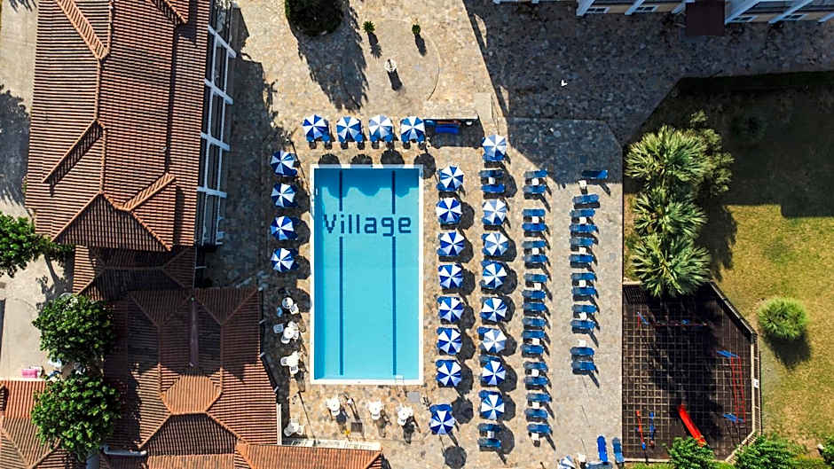 Village Inn Studios & Family Apartments