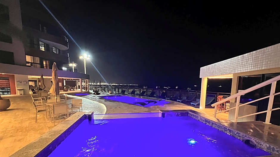 Seaflats Iate Plaza Hotel