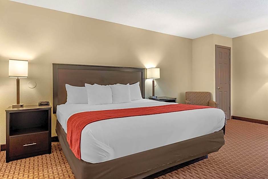 Comfort Inn & Suites Warsaw Near US-30