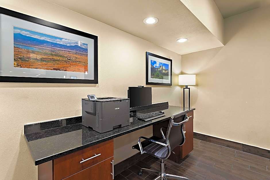 Comfort Suites   University