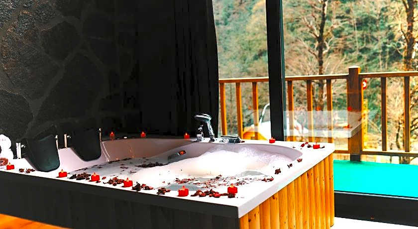 Golden Rose Bungalov