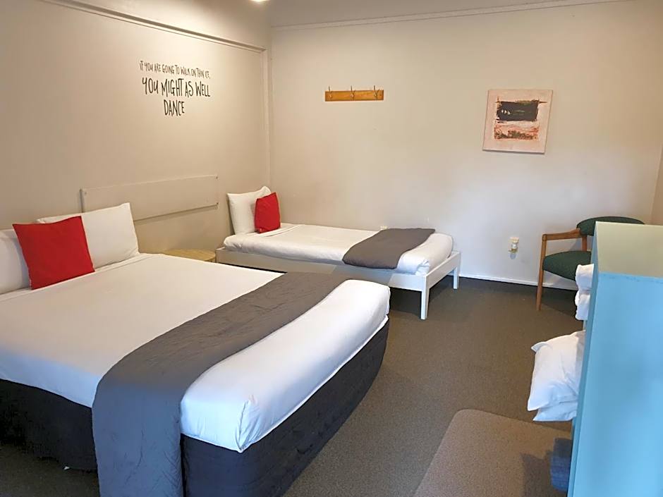 Woodlands Motel