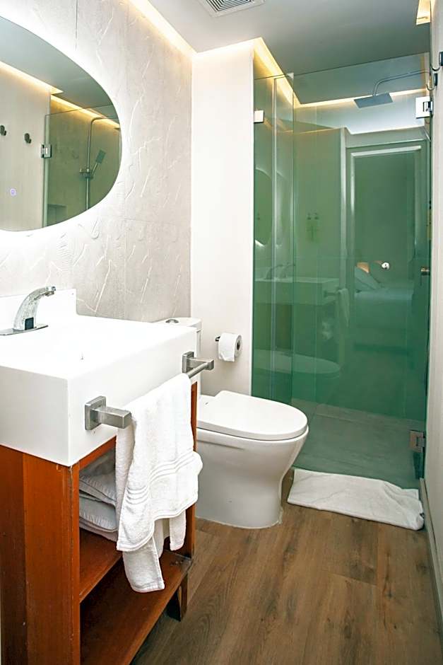 Hotel Cocoplum Beach