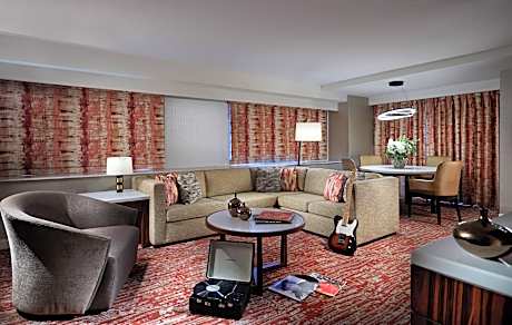 South Tower Apollo Suite (1 King Bed)