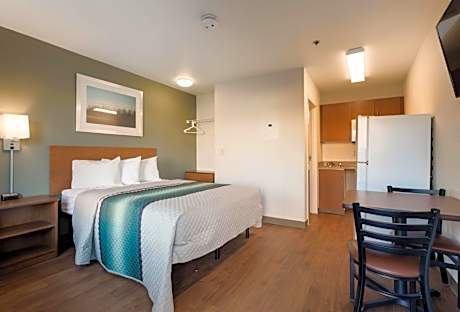 Studio Queen Room Non-Smoking