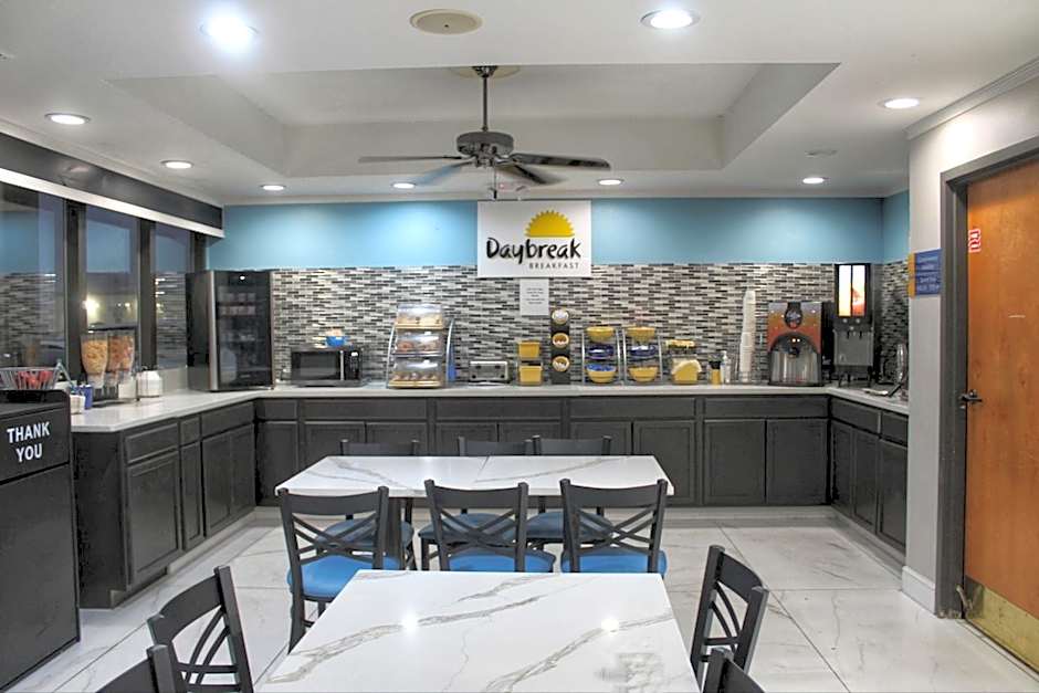 Days Inn by Wyndham Marianna