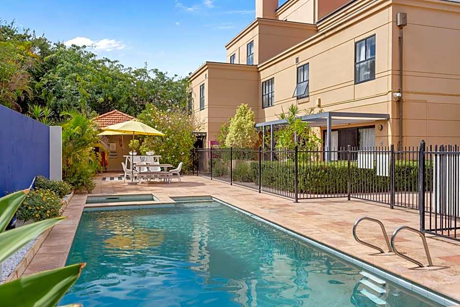 2BDR 1BTH - James Street Magic