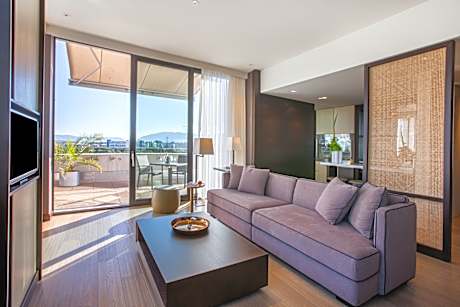 One-Bedroom Suite with Mountain View