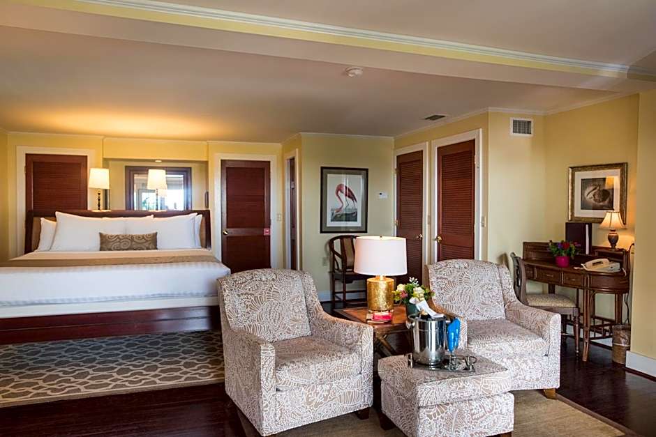 Elizabeth Pointe Lodge