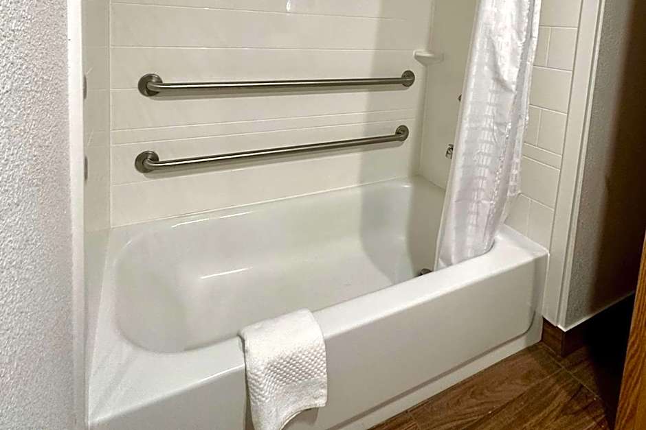 Quality Inn & Suites Albany Airport