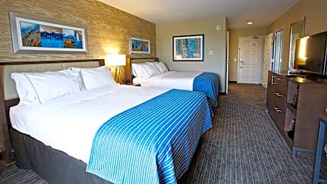 2 Queen Beds Standard
