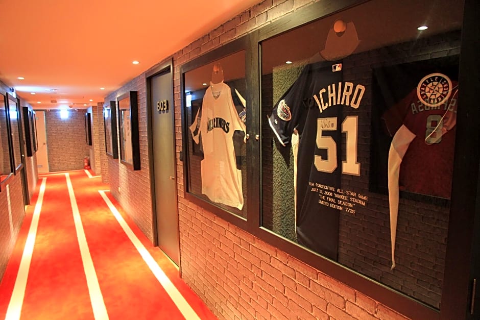 La Hotel-Baseball Theme Hall