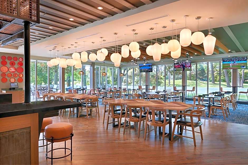 Four Points by Sheraton Point Edward Sarnia