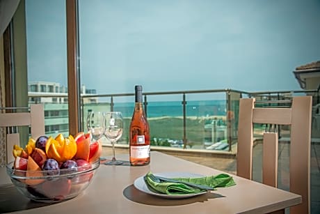 apartment two bedrooms sea view