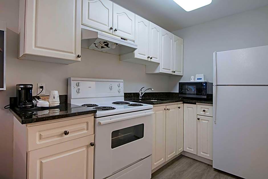 Travelodge by Wyndham Kamloops Mountview