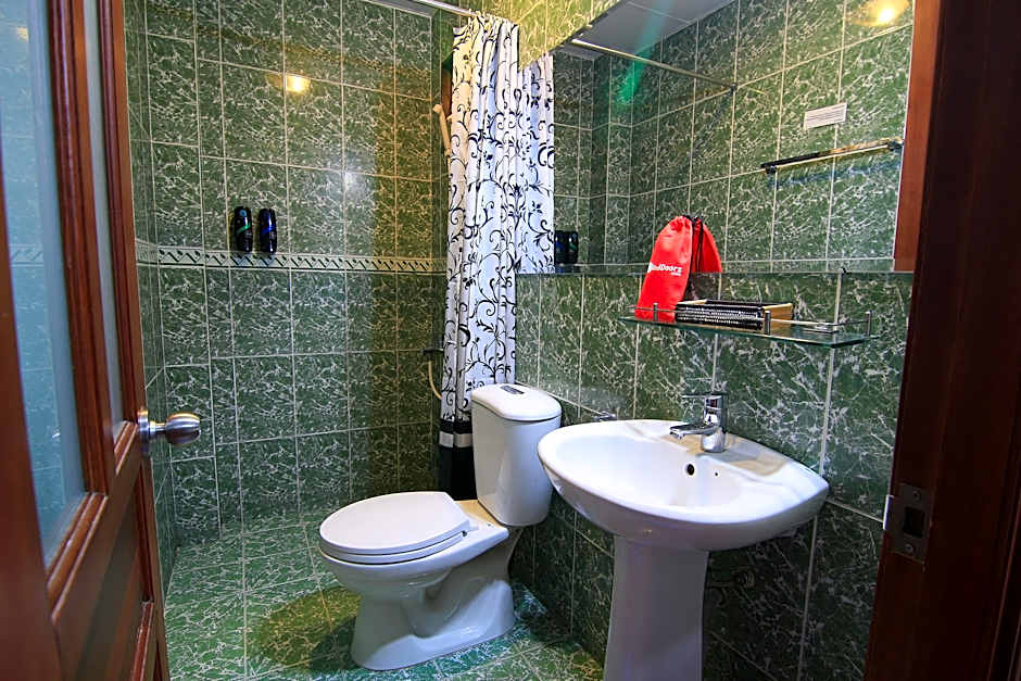 Giang Son 1 Hotel