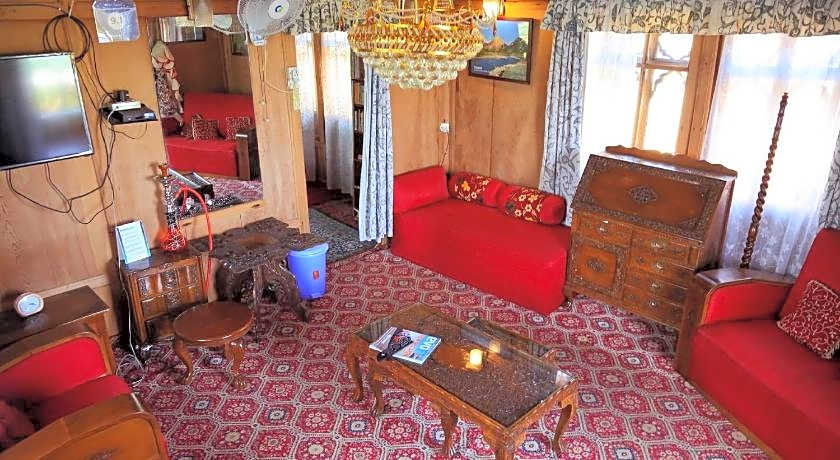 Houseboat Zaindari Palace