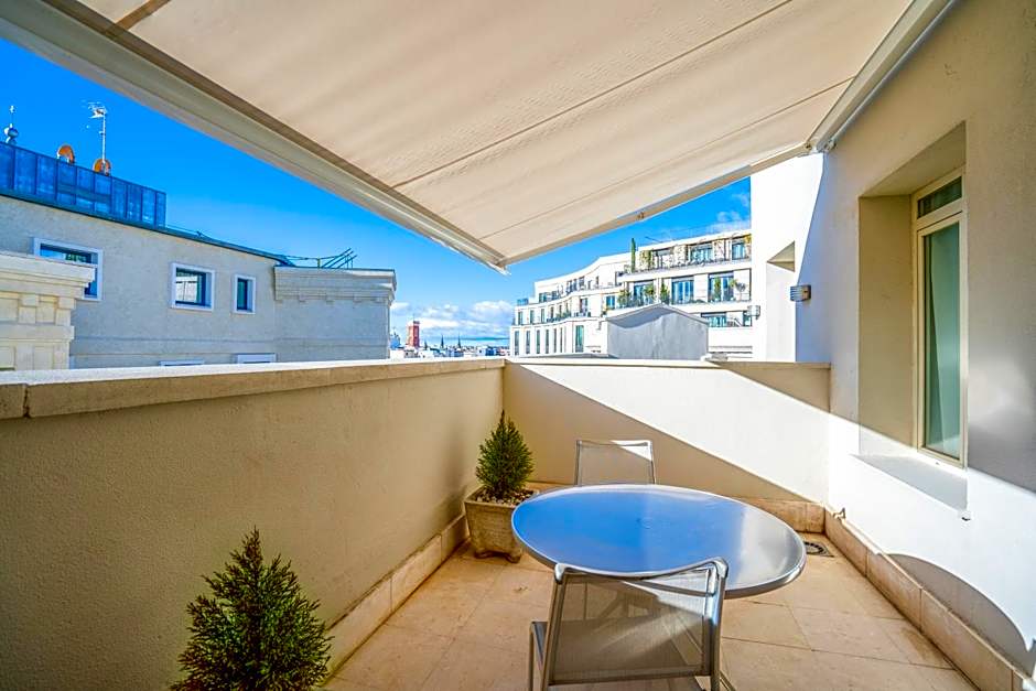 Quatro Puerta Del Sol