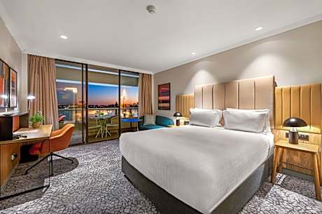 Premium Queen Room with Balcony and River View