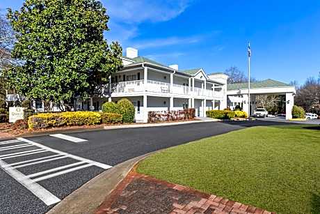 Quality Inn Fayetteville Near Historic Downtown Square