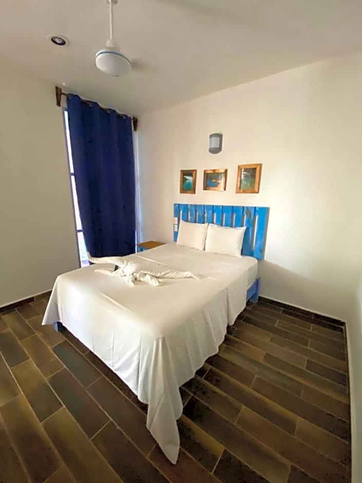 Bacalar B7 Blue