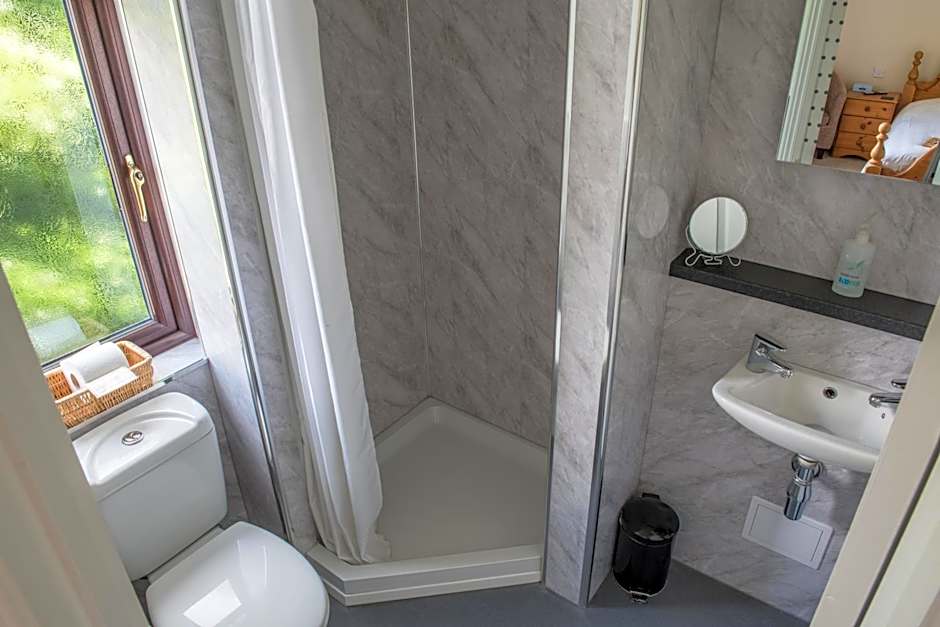 Toothbrush Rooms at Lattice Lodge - Guest Kitchen & EV Recharging