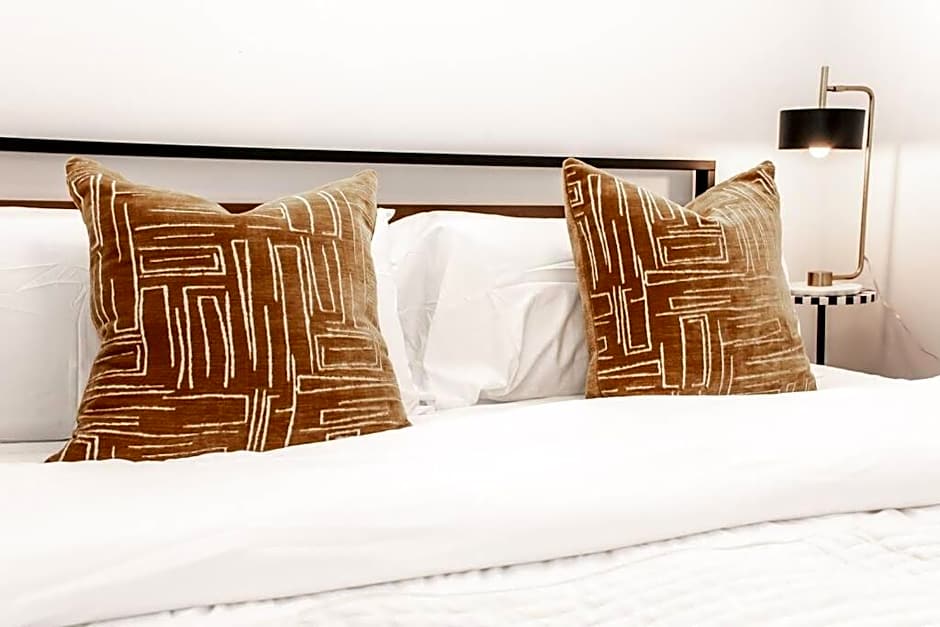 Cozy Nordic Utopia, Bsmt Suite near WEM & DT, King Bed, WiFi