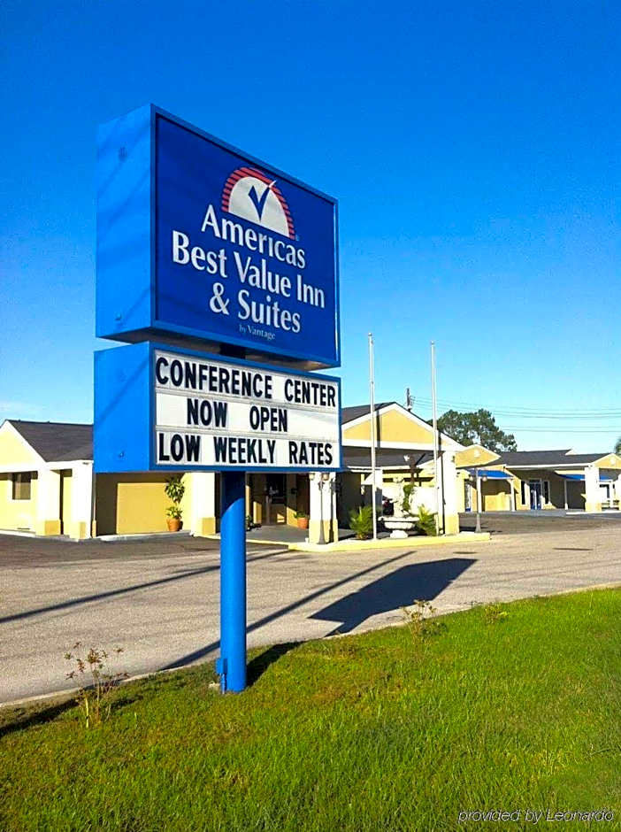 Hilcrest Inn & Suites