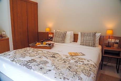 Standard Queen Room with Balcony and Street View - Non-Smoking