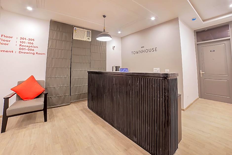 Townhouse 330 DLF Phase-2 Near Leisure Valley Park