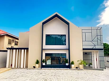 Knightsbridge Hotel & Suites