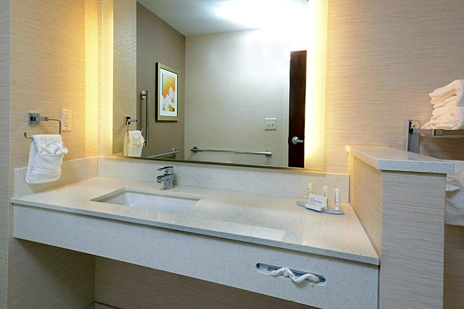 Fairfield Inn & Suites by Marriott Raleigh Capital Blvd./I-540