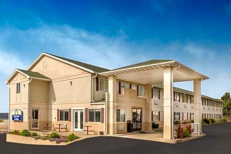 Days Inn by Wyndham Osage Beach Lake of the Ozarks