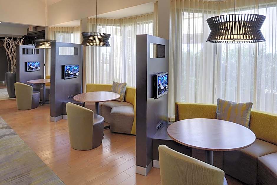 Courtyard by Marriott Indianapolis Airport