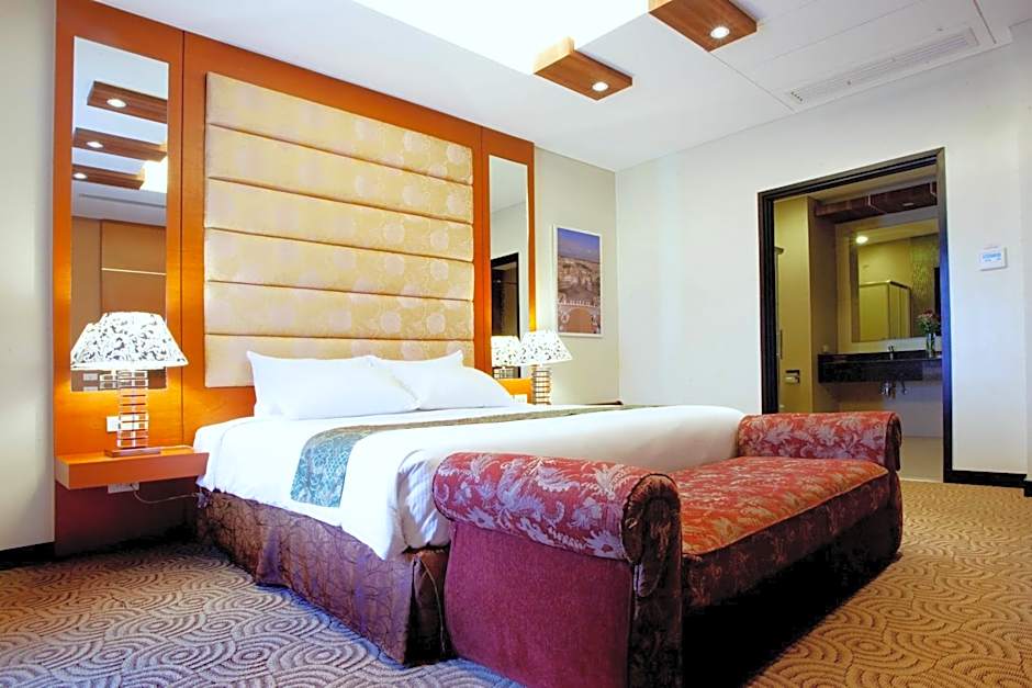Photo 1 of 3 of Penthouse Suite