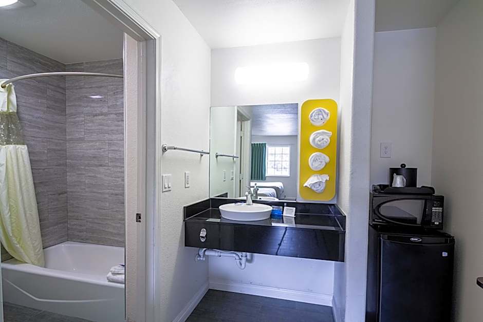 Fisherman's Cove Inn