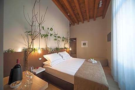 Deluxe Room (2 Adults + 1 Child)