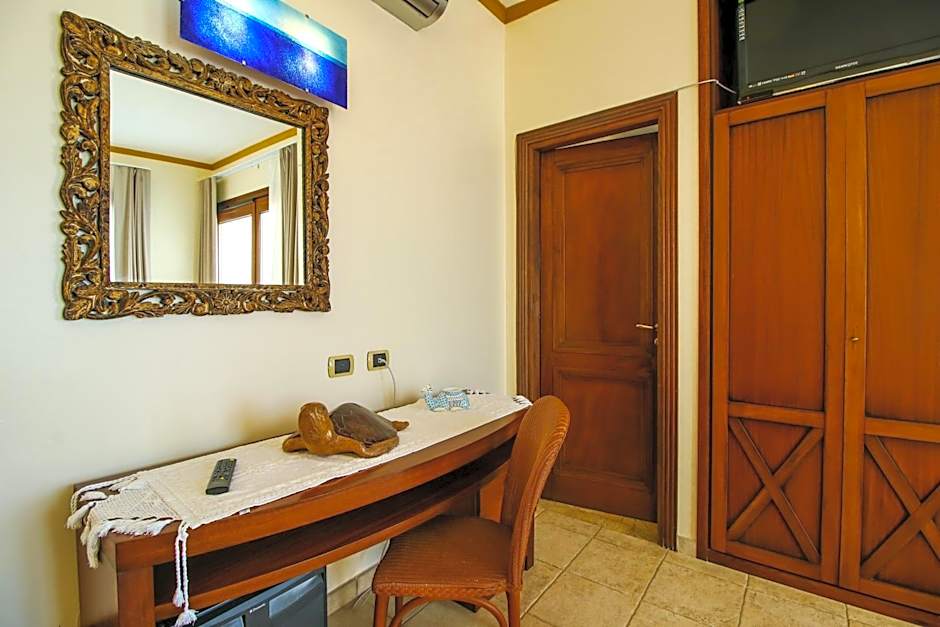 Hotel Il Faro Della Guitgia Tommasino