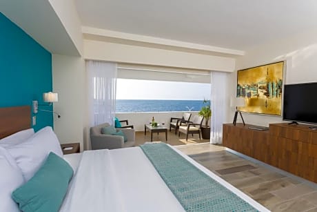 Superior King Room with Partial Ocean View