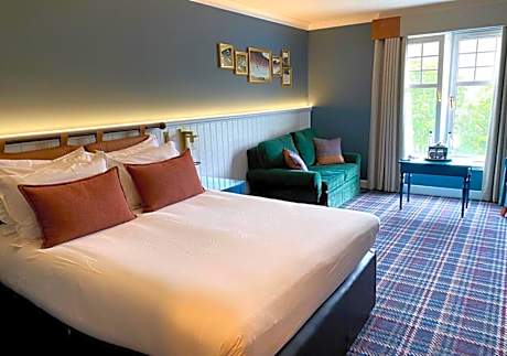 Contemporary Double Room with Loch View