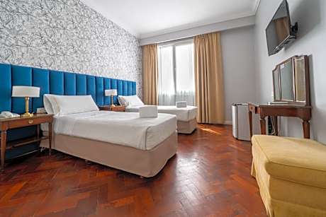 HOTEL REGIS