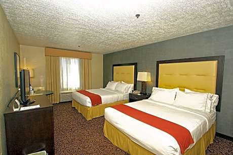 Deluxe Queen Room with Two Queen Beds