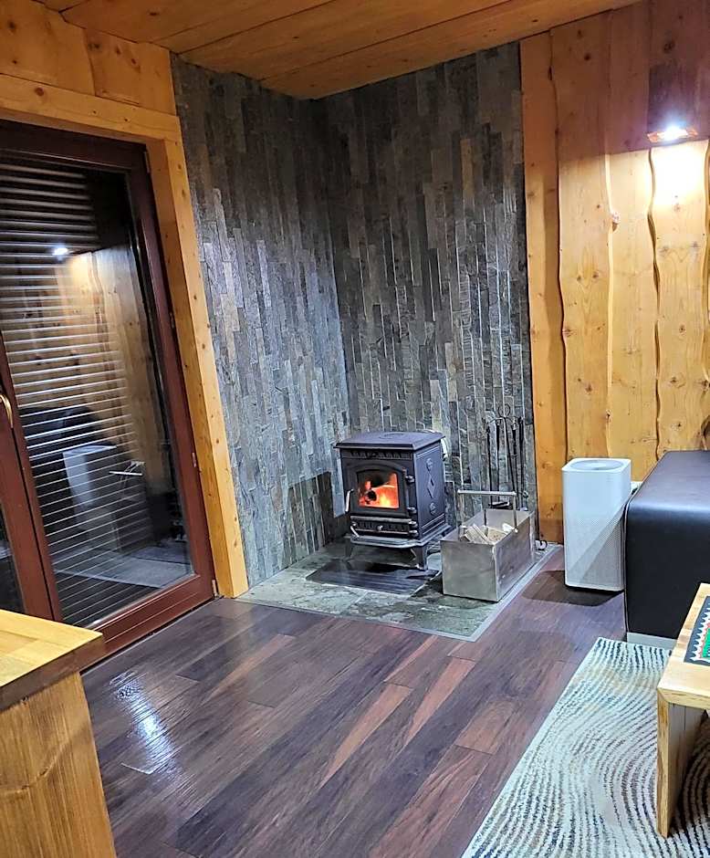 DOMEK NA GÓRACH z GORĄCĄ BALIĄ i SAUNĄ