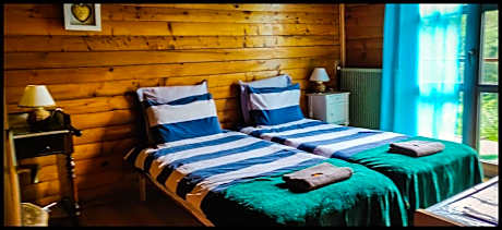 Twin Room with Mountain View and Shared Bathroom