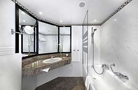 Grand Room, 1 King Bed, City View