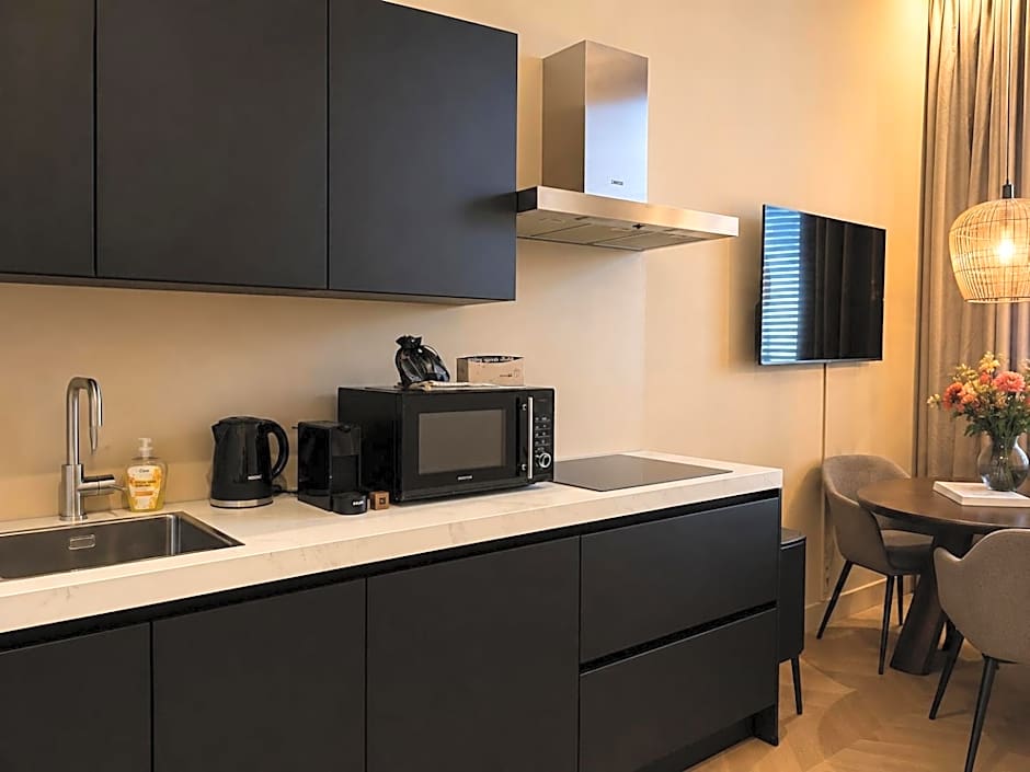 Breda Apartment w Kitchen & Private Bathroom 2p