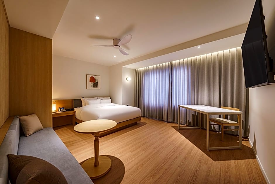 Daegu Suseong Brown Dot