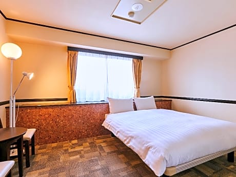 Deluxe Double Bed Smoking