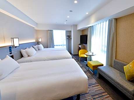 Deluxe Quadruple Room (No view)